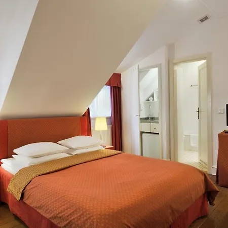 Petra Varl לינה וארוחת בוקר 2*