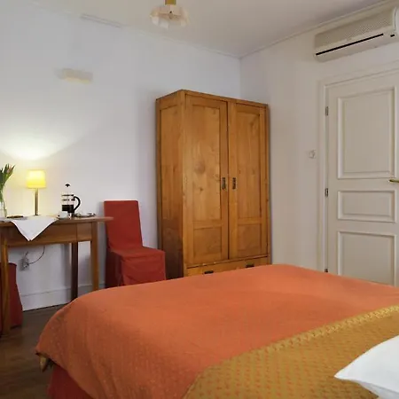 לינה וארוחת בוקר Petra Varl 2*